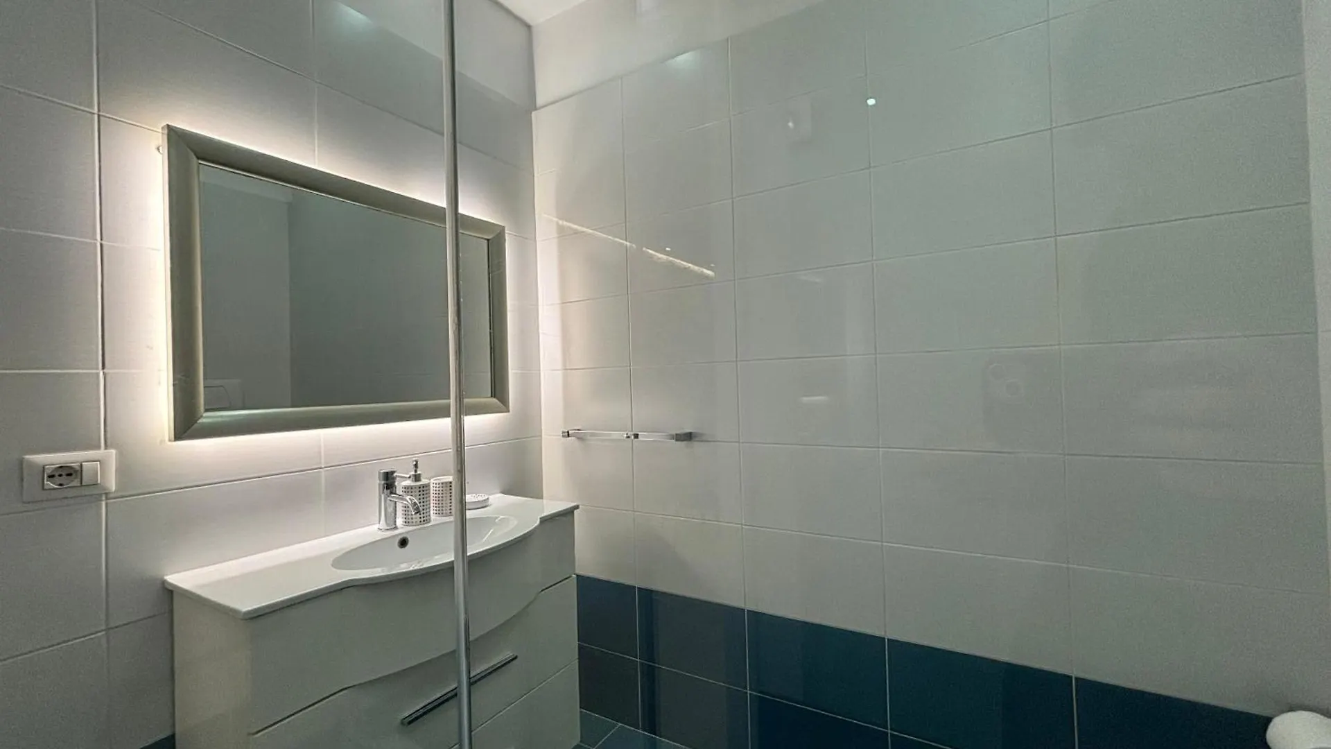 Tam Serviced 2Bdr Apartment City Center No6 Tirana Albania